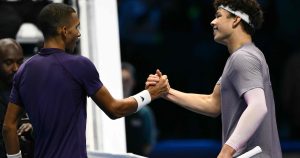 ATP Finals: Félix Auger-Aliassime signe une première victoire en renversant Ben Shelton