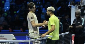 ATP – Finals > Carlos Alcaraz, après avoir écoeuré Taylor Fritz : « J&rsquo;essaie juste d&rsquo;être dans sa tête. Nous étudions beaucoup les joueurs »