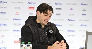 ATP – Finals > La classe de Taylor Fritz, vainqueur de Musetti : « Lorenzo n&rsquo;a pas eu le temps de s&rsquo;habituer au court. Je sais que ce matin, il s&rsquo;est échauffé sur le court d&rsquo;entraînement, qui est beaucoup plus lent que le court central. J&rsquo;ai le sentiment que cela a joué un rôle »