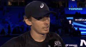 ATP – Finals > La curieuse réaction de De Minaur après sa victoire contre Fritz : « C&rsquo;est vrai ou pas ? Je ne te fais pas confiance pour l&rsquo;instant, je vais devoir regarder ce qui se passe »