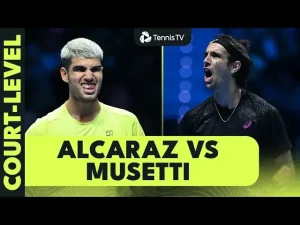 Alcaraz assure la première place en fin d&rsquo;année avec une victoire magistrale sur Musetti – Finales ATP 2025 (vu du niveau du terrain)