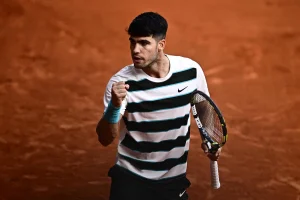 Alcaraz bousculé par Fritz mais s’en sort aux ATP Finals