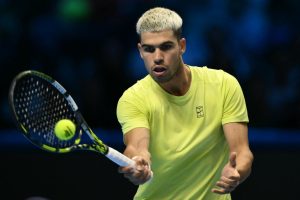 Alcaraz réussit son entrée en lice aux ATP Finals face à de Minaur