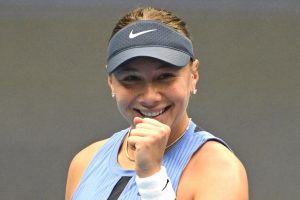 Anisimova s’offre un sursis et envoie Rybakina en demi-finale
