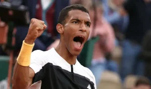 Auger-Aliassime s’impose sur le fil face à Shelton aux ATP Finals