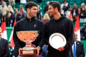 « Ça lui arrive encore… Sinner, lui, jamais » • TennisTemple