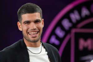 Carlos Alcaraz revendique le droit de jouer des exhibitions tout en critiquant le calendrier : « Une exhibition, c&rsquo;est juste un jour »