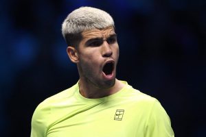 Carlos Alcaraz vient à bout de Taylor Fritz aux Finales ATP