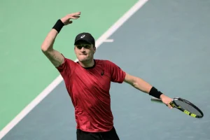 Collignon renverse Moutet et rapproche la Belgique de la qualification pour les demi-finales