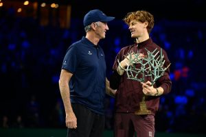 Darren Cahill confirme qu&rsquo;il devrait rester l&rsquo;entraîneur de Jannik Sinner : « Nous avons conclu un pacte à Wimbledon, mon avenir est entre ses mains »