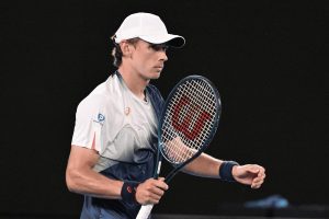 De Minaur élimine Fritz et espère une victoire d’Alcaraz pour se qualifier