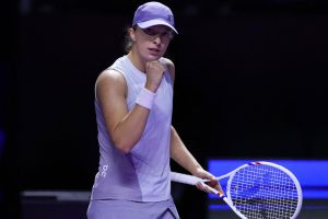 Iga Swiatek expéditive face à Madison Keys dans les WTA Finals, Elena Rybakina également victorieuse