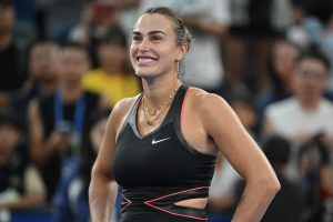 « J’ai peut-être été trop dure avec lui », Sabalenka explique pourquoi son entraîneur a quitté le court pendant son match contre Pegula