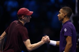 Jannik Sinner débute par une victoire maîtrisée face à un Félix Auger-Aliassime diminué