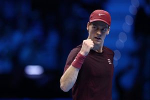 Jannik Sinner dompte Carlos Alcaraz et conserve son titre aux Finales ATP de Turin
