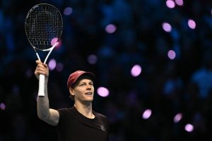 Jannik Sinner en finale pour la 3e année consécutive, attend Alcaraz