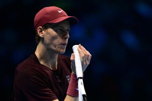 Jannik Sinner fait plier Auger-Aliassime et poursuit sa série impressionnante en indoor