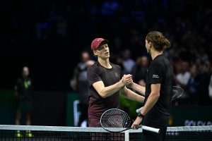Jannik Sinner sur Alexander Zverev, après leur demi-finale expéditive au Rolex Paris Masters : « J&rsquo;ai tout de suite vu qu&rsquo;il ne bougeait pas bien »