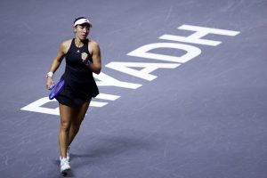 Jessica Pegula surclasse Jasmine Paolini, déjà éliminée, en deux sets et se rapproche d&rsquo;une qualification en demi-finales des Finales WTA