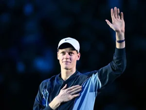 Les images de la célébration (au champagne) de Jannik Sinner à Turin !
