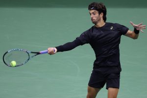 Lorenzo Musetti domine Stan Wawrinka à Athènes et peut encore rêver des Finales ATP