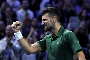 Novak Djokovic domine Yannick Hanfmann en deux sets et se qualifie pour sa troisième finale de la saison