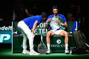 Rinderknech battu par Bergs : la France éliminée dès les quarts de finale de la Coupe Davis