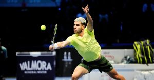 Tennis – ATP Finals : Alcaraz l’emporte face à Auger-Aliassime et rejoint Sinner en finale