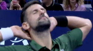 Vidéos, ATP – Athènes > Novak Djokovic est un phénomène : point de mutant et célébration iconique !