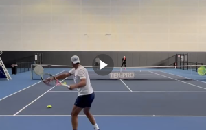 Vidéos, ATP > Un an après sa retraite, Nadal fracasse toujours autant la balle à l&rsquo;entraînement