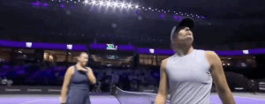 Vidéos, WTA Finals > Swiatek à l&rsquo;arbitre lors de sa défaite contre Anisimova : « Il est clairement ivre. Pouvez-vous le faire sortir ? »
