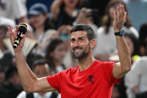 un 101e titre à 38 ans, Djokovic s’impose à Athènes après un match marathon