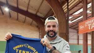 « Intérêt à gagner » car il « représentait l’école, passé par l’académie d’un top 10 mondial… Qui est cet entraîneur à l’USSPA sacré champion universitaire de tennis aux États-Unis »