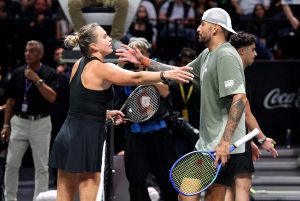 Kyrgios gagne la « Bataille des sexes » contre Sabalenka
