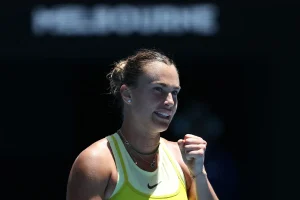 Vidéo – Aryna Sabalenka, tenante du titre, a posé ses valises à Brisbane ! • TennisTemple