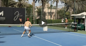 Vidéos, ATP > Jannik Sinner ne rigole vraiment pas à l&rsquo;entraînement