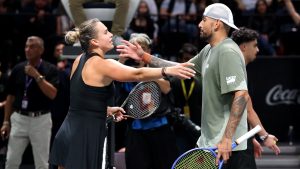 Iga Swiatek pas fan du tout de la « Bataille des sexes » entre Aryna Sabalenka et Nick Kyrgios