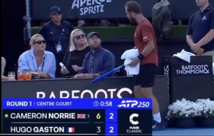Insolite, Vidéos, ATP – Auckland > A défaut d&rsquo;avoir la frite sur le court, Hugo Gaston décide d&rsquo;en manger en plein match…
