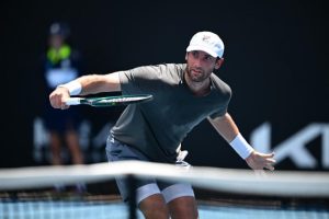Quentin Halys, avant d&rsquo;affronter Medvedev au deuxième tour de l&rsquo;Open d&rsquo;Australie : « Pour l&rsquo;instant, je n&rsquo;ai pas trouvé la clef contre Daniil »