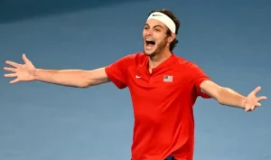 Taylor Fritz sauve une balle de match et maintient les États-Unis en vie face à l’Espagne ! • TennisTemple