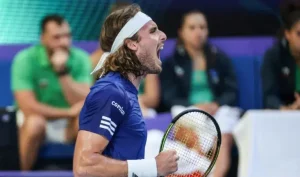Tsitsipas démarre fort la saison 2026 : sa routine d’échauffement façon karaté affole la United Cup !