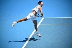 Un mois après l&rsquo;annonce de la fin de sa collaboration avec son mentor, Juan Carlos Ferrero, Carlos Alcaraz attaque l&rsquo;Open d&rsquo;Australie entre impatience et ambition
