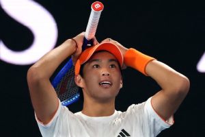 100 places gagnées en un an, un 1/4 magique à Melbourne : qui est cette nouvelle pépite du tennis ?
