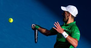 ATP > « Contre lui… quiconque connaît le tennis sait qu’il est absolument parfait. Il possède un toucher de balle exceptionnel. Il sent parfaitement le jeu : quand il sent qu’il doit prendre l’avantage, il fonce » explique José Faria, 87ème mondial, au sujet de Djokovic