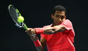 Tête de série n°1 à Dubaï, Félix Auger-Aliassime réussit ses débuts face à Zhang • TennisTemple