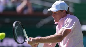 ATP > Paolo Bertolucci au sujet de Jannik Sinner qui peut redevenir N°1 mondial : « Personne ne peut être numéro un toute la saison, et je pense que toute cette frénésie autour du classement est infondée »