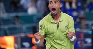 Arthur Fils bat Tommy Paul pour atteindre une première demi-finale de Masters 1000 à Miami