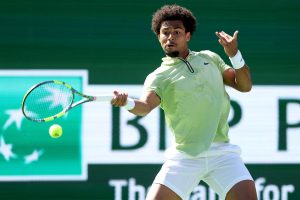 Arthur Fils fait tomber Félix Auger-Aliassime, 9e mondial, et rejoint les quarts à Indian Wells
