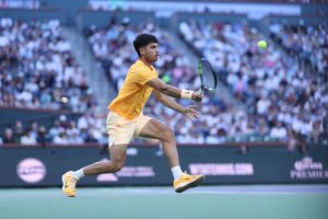 Carlos Alcaraz contient Joao Fonseca au deuxième tour du Masters 1000 de Miami