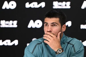 « Certains arbitres de chaise comprennent le tennis, d’autres sont stricts car ils ne le comprennent pas », déclare Alcaraz